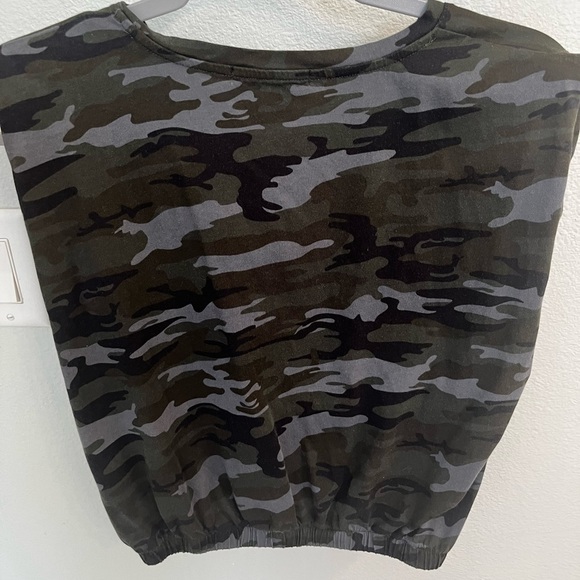 Sanctuary camo shoulder pad tank top cinched waist - Picture 4 of 5